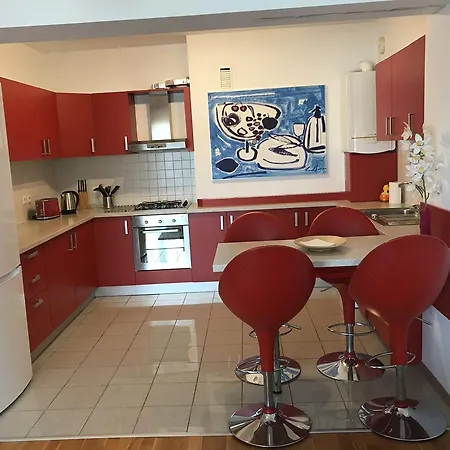 Apartament Newtown *